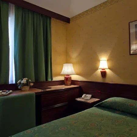 Hotell Leonardo Da Vinci 3*