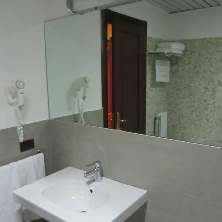 ホテル Leonardo Da Vinci サッサリ