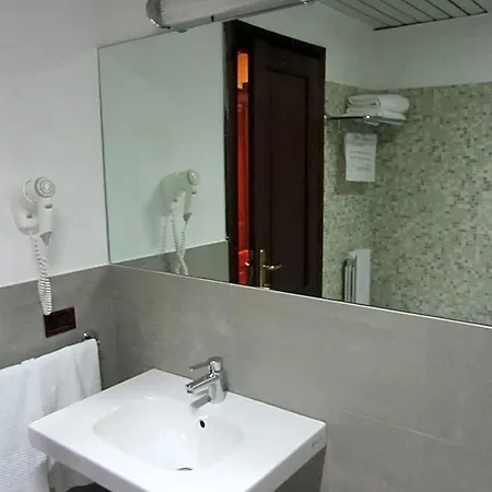 Leonardo Da Vinci Hotel 3*