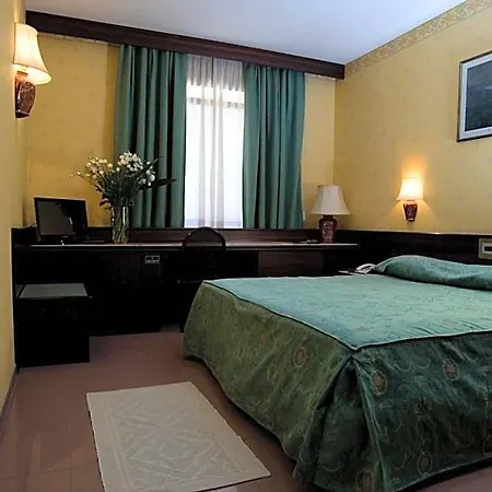 Leonardo Da Vinci Hotel 3*